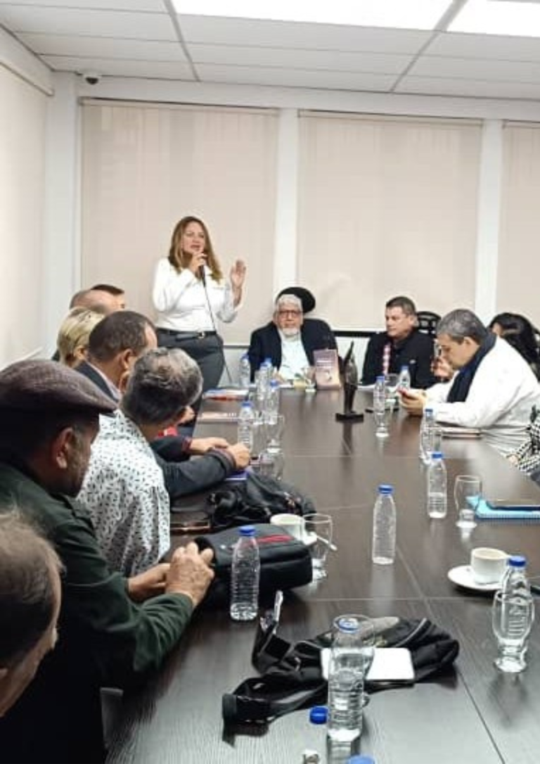 LUISA EN LANZAMIENTO